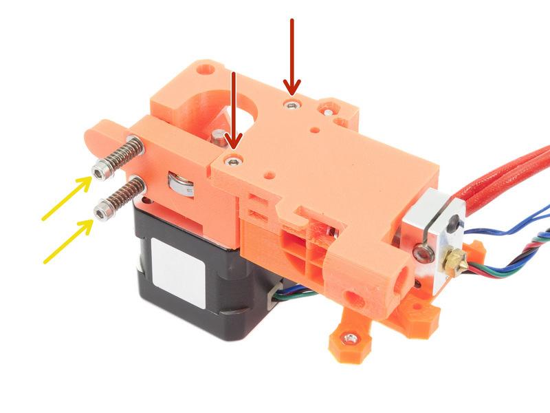 2,5mm inbusovým klíčem povolte přítlačnou kladku extruderu (Extruder idler).