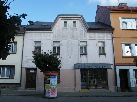 7. Bývalý měšťanský dům, Nádražní 429, ZR 1, plošná secesní výzdoba 8.