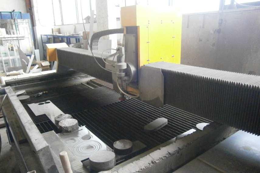 FSI VUT DIPLOMOVÁ PRÁCE List 45 Obr.3.5. Stroj MicroStep AquaCut 1501.20W 3.1.5. Kompresor KAESER SX 26 KAESER SX 26 (obr.3.6.) je šroubový kompresor s klínovým pohonem.