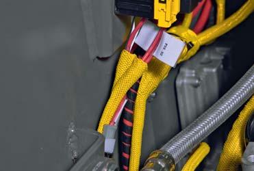 Přídavná zařízení s hydraulickou funkcí mohou být pohodlně ovládána joystickem prostřednictvím sériově zabudovaného, dvojčinného hydraulického pracovního okruhu 1.