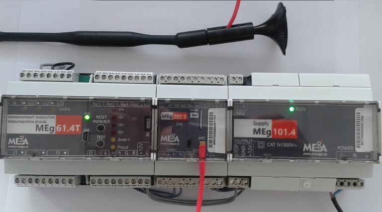 Obrázek 11. Zapojení indikátoru MEg61.4T do sestavy se zdrojem MEg101.4 a komunikační jednotkou MEg202.5 5. Zásady instalace Bezpečnostní informace.