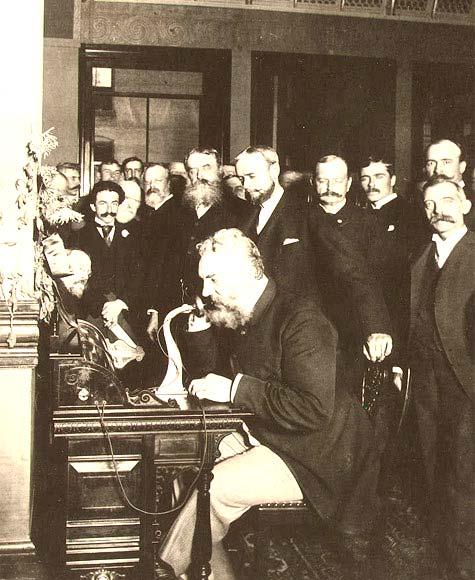 Z historie optických komunikací Bellův photophone zařízení pro přenos