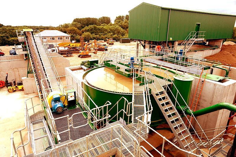 AKTIVITY PROJEKTU 01 Průzkum recyklačních kapacit, potenciál trhu pro opětovné použití materiálů, povědomí veřejnosti 03 Nástroje & zdroje / Stopovat & sledovat SDO 02 Auditní vzdělávání, veřejné