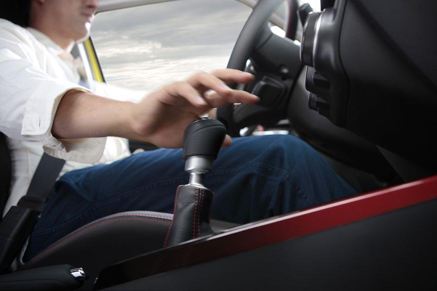 Krátké sací i výfukové potrubí integrované do hlavy válců navíc snižuje hmotnost motoru a přispívá k jeho kompaktní stavbě, což se odráží ve skvělé dynamice nového