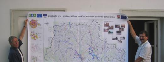 Seite / strana / page 8 Hochwasser 2002 in Aussig Povodeň v r. 2002 v Ústí n.l. Flood 2002 in Usti n. L.