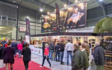 exhibition area of 16,051 m 2.