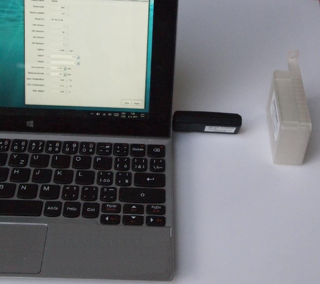 3 Konfigurace modulu Parametry modulu WS868-PLE2 lze kontrolovat a nastavovat z počítače nebo tabletu bezdrátově, pomocí optického převodníku typu USB-IRDA.