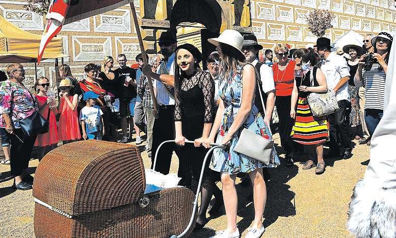 ČÍSLO 18, ROČNÍK VII 4. 5. 2018 Ondřej Havelka OHastrmanovi, protektorátu iswingu str.6 V Litomyšli zahájili lázeňskou sezonu Společná realitní a advokátní kancelář JURIS REAL,spol. s r.o. ihned vykoupí či zprostředkuje prodej rodinného domu,bytu, chaty,pozemku.