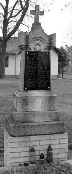 14 HISTORIE Vále ná mementa II. Tožice K desátému výro í vypuknutí první sv tové války nechali ob ané vybudovat památník na Tožici. Pomník je umíst n p ímo na tožické návsi mezi vzrostlými kaštany.