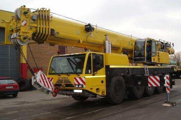 6.3.4 ůutoje áb Terex Damag AC 120-1 Tento autojeřáb bude využit pouze pro přístavbu nosné ocelové konstrukce.