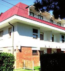 Příjezd po 21. hodině za poplatek 50. 40 vila GRZI () Rodinná vila leží v klidné části letoviska a přitom nedaleko centra.
