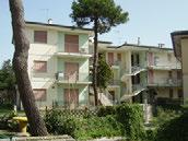 Nově zrekonstruované apartmány jsou prostorné a velmi pěkně vybavené, mají vlastní sociální zařízení, TV, klimatizaci (za poplatek), trezor, pračku a balkon.