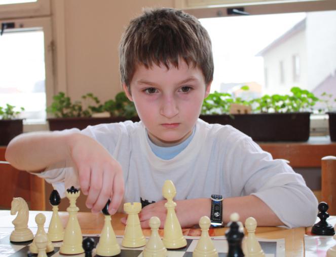 Valašský deník 23. 2. 2010: Mladí šachisté se utkali v Hošťálkové Bezmála stovka mladých šachistů změřila v sobotu na ZŠ Hošťálková síly na třetím turnaji letošní série 1. VASTO Grand Prix.