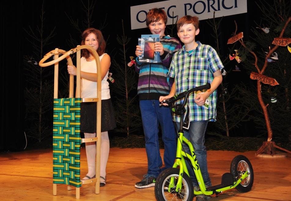 1. 2015 Farní ples Sobota 7. 2. 2015 Hasièský ples "Silvestrovský" pozdrav z taneèních Z letošních taneèních jsem vybrala fotku, která je dùkazem toho, že taneèníci našli nejen odvahu nauèit se nové