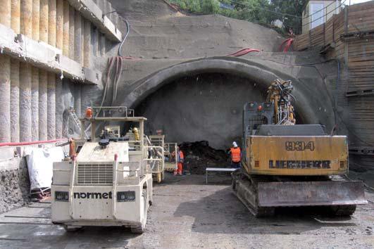 Obr. 8 Počátek protiražeb dvoukolejného tunelu z Motola na Vypich Fig. 8 Commencement of the double-track tunnel counter-heading from Motol to Vypich doprovázelo ražbu až do TM 130.