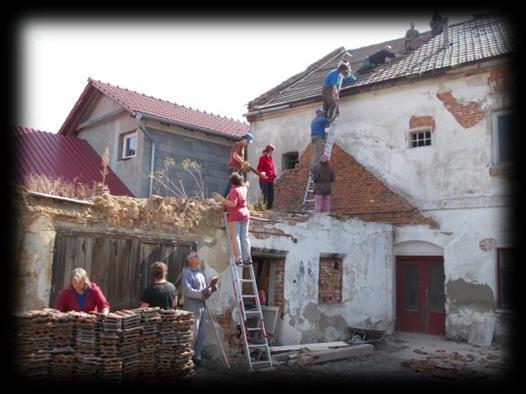 DŮM ELIM DRAHOTUŠE V roce 2012 jsme konečně zahájili rekonstrukci domu v Drahotuších.