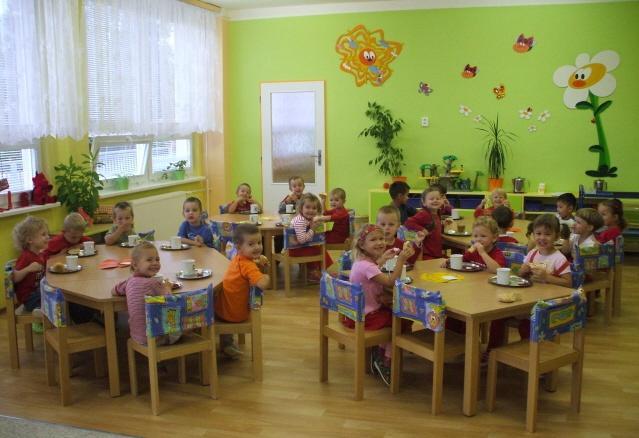 1 Psychický vývoj v předškolním věku 1.1 Charakteristika Období označované jako předškolní věk zahrnuje zhruba třetí, čtvrtý, pátý a šestý rok věku dítěte.
