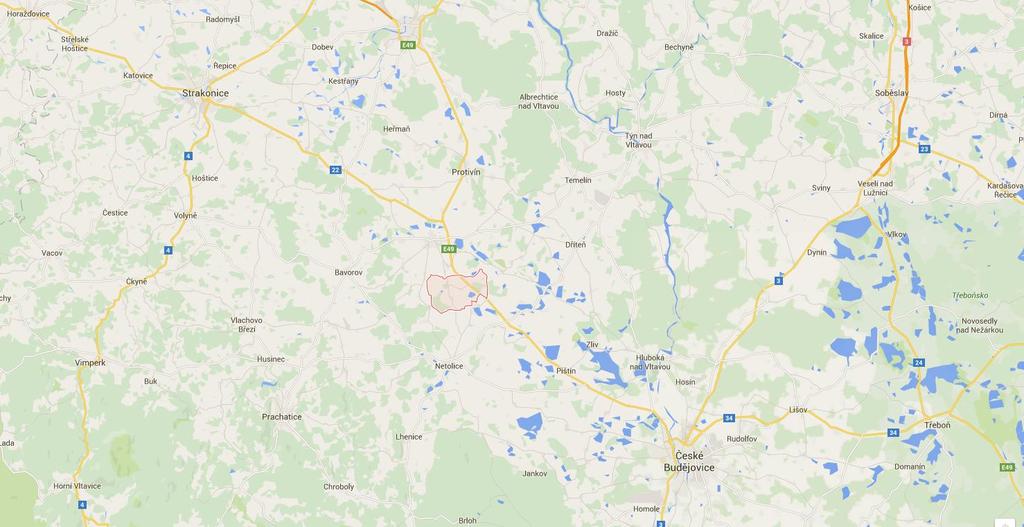 Předmětná nemovitá věc je umístěna na kraji obce hned vedle Nového zámku a zemědělského objektu s výbornou dostupností po místní komunikaci.