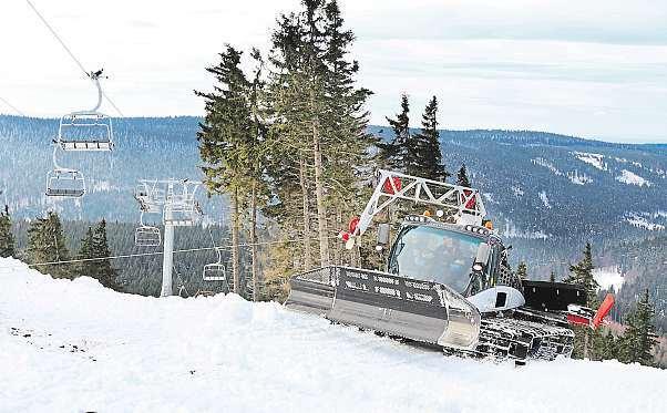 26 1. prosince 2017 Náš kraj Plešivec nabízí tratě různé obtížnosti Lyžařům asnowboardistům se sice otevřel teprve před pár lety, už si ale získal řady příznivců.