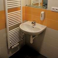 Ceny: Dospělí 1 h 60 Kč, děti 3-6 let 1h 30Kč, děti 6-15 let 1h 50Kč. KLATOVY Krytý plavecký areál Bazén 25x12,5 madětský bazén 9x6m pro rekreační a kondiční plavání a kursy.