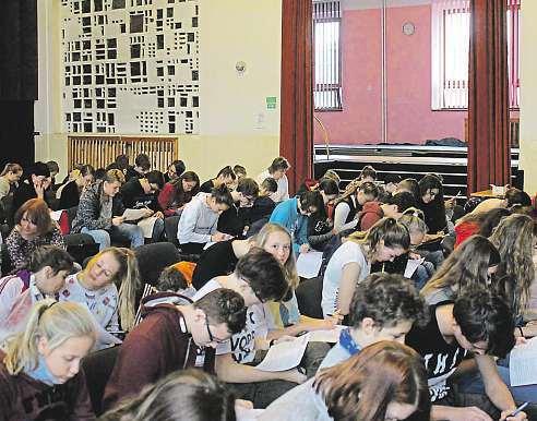 12. 2017 od 9-12hod sobotní keramické odpoledne iii. (pracovištěpallova 19,Plzeň) 60 Kč 2. 12. 2017 10-17hod Papírovásobota (pracovištěsady pětatřicátníků3, Plzeň) 100 Kč 4. 12. 2017 17-19hod Mikulášskánadílka (pracovištěvejprnická56, Plzeň) 50 Kč 5.