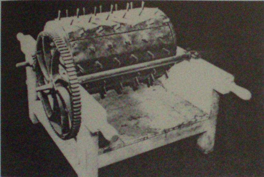 1811 - R. Trevithick zdokonalil mlátičku a využil parní pohon 1826 - Anglický duchovní Patrick Bell zkonstruoval prakticky využitelný žací stroj 1830 - Američan Cyrus Hall Mc.