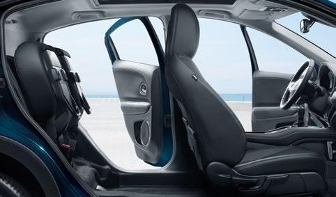 flexibilními sedadly Magic Seats, která umnožňují vyklopení sedáků zadních sedadel vzhůru, díky čemuž vznikne další