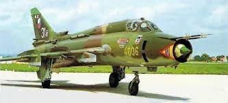 2.4. Suchoj Su-22 Letoun Su-22 se vyráběl od roku 1970 do roku 1990, celkově bylo vyrobeno asi 3000 kusů v mnoha modifikacích. Podle modifikace se také liší označení.