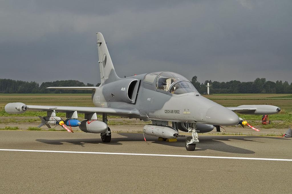 2.7. Aero L-159 ALCA Nástupce cvičné verze L-39, vyráběný českou společností Aero Vodochody. V letech 1999-2003 obdržela AČR 72 kusů jednomístné varianty L-159A.