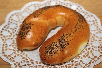 16 VÁNOČKOVÉ PEČIVO RECEPTY Z REGIONÁLNÍCH SUROVIN VÁNOČKA CUKRÁŘSKÁ Základní receptura na 10 500 g kynutého těsta, pro cukrářské a pekařské dílny 1 300 g cukru krupice, 5 000 g mouky hladké, 1 100 g