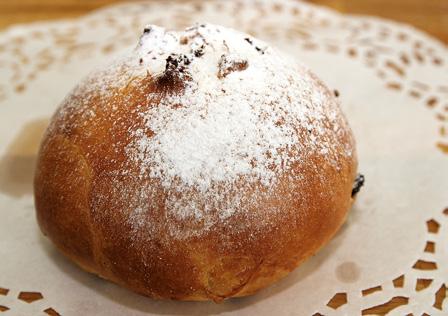 18 MAZANEC CUKRÁŘSKÝ Základní receptura pro cukrářské a pekařské dílny 1 200 g cukru krupice, 5 000 g mouky hladké, 1 100 g stolního margarínu, 1 300 g žloutků, 40 g soli, 50 g vanilkového cukru, 110