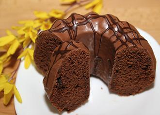 C, nejméně 40 minut Třený koláč s drobenkou VÁNOČNÍ CHLEBÍČEK S MARCIPÁNEM A MEDOVINOU 250 g polohrubé mouky, 4 vejce, 120 g moučkového cukru, vanilkový cukr, 250 g másla, 100 ml medoviny, 1 lžička