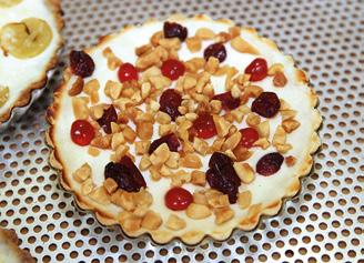 PEČIVO Z PEVNÝCH TUKOVÝCH TĚST RECEPTY Z REGIONÁLNÍCH SUROVIN LINECKÉ TĚSTO TUKOVÉ 4 700 g hladké mouky, 1 500 g moučkového cukru, 50 g vanilkového cukru, 3 150 g stolního margarínu, 550 g vajec, 120