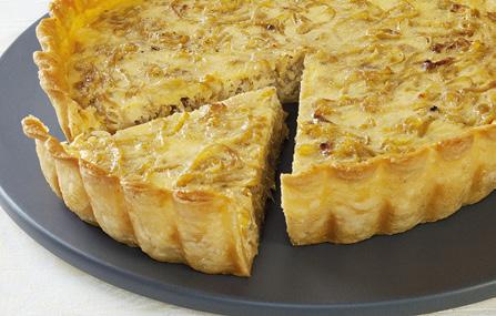 rajčatového protlaku, sůl, 100 g tvrdého sýra, mletý pepř na oleji osmahneme slaninu a pórek a podusíme přidáme protlak tuto směs vmícháme do studených prolisovaných brambor, ochutíme solí a pepřem a