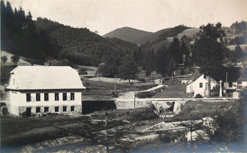 Snímek z r.