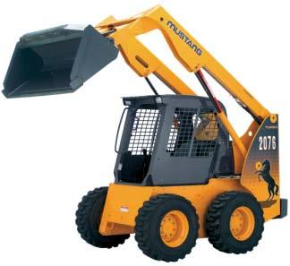 2076-2086 Zlaté hřeby Hydraulicky ovládaný systém připojení přídavných zařízení A-Tach na přání Přepínač na levé přístrojové desce umožňuje hydraulicky připojit nebo odpojit přídavné zařízení dokonce