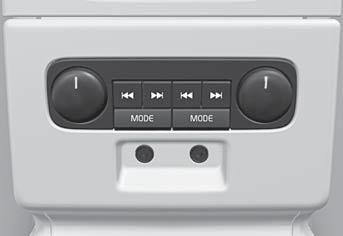 04 Komfort a radost z jízdy Audiosystém 04 Zadní ovládací panel se zásuvkou pro sluchátka* Pro nejlepší reprodukci zvuku jsou doporučena sluchátka s impedancí 16-32 Ohmů a citlivostí 102 db nebo