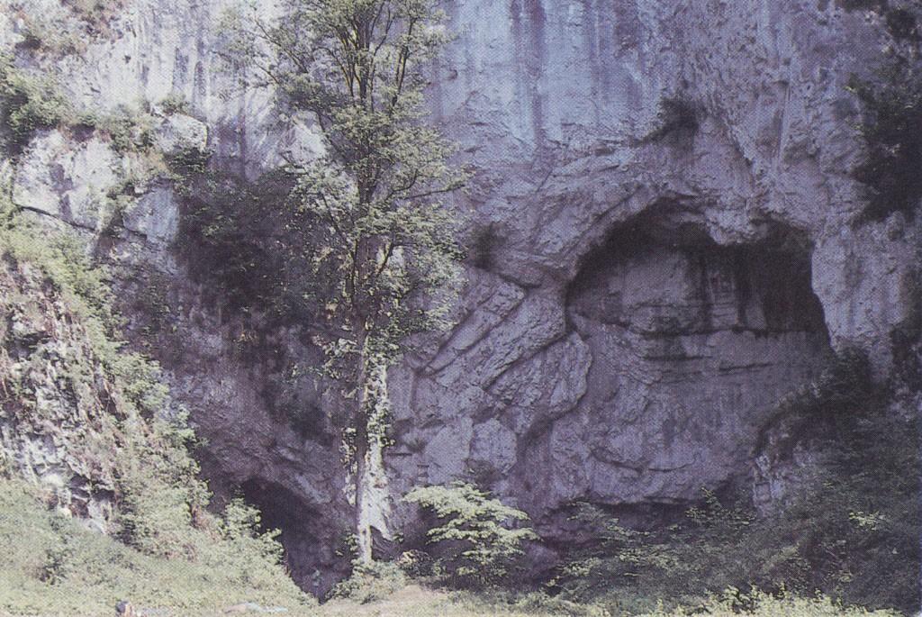 BÝČÍ SKÁLA jeskyně Moravského krasu roku 1869 amatérský objev bronzového býčka, od roku