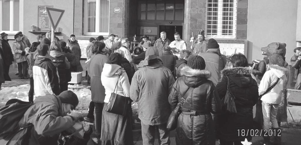 KULTURNÍ RUBRIKA LIDOVÉ TRADICE V TŘEBOVICÍCH OPĚT OŽILY V Třebovicích se v sobotu 18. 2. 2012 konal již tradiční masopustní průvod maškar.