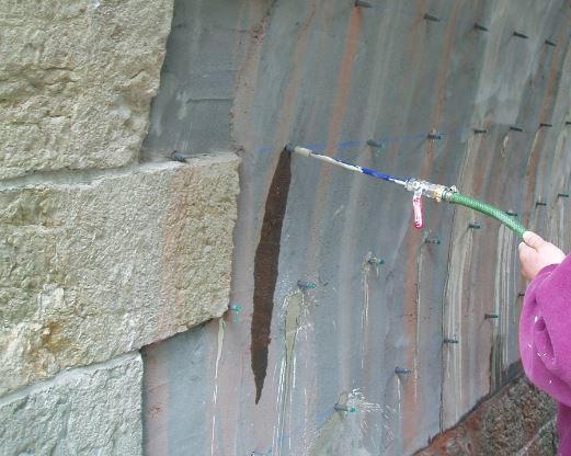 Typické aplikace tlaková injektáž trhlin, dutin a spár použití pro zdivo injektáže a konsolidace půdy použití do exteriéru ResiGrout HF Injekt ResiGrout HF Injekt