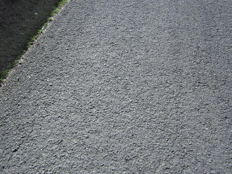 Ztráta hmoty Ztráta asfaltového tmelu Projevuje se uvolňováním směsi asfaltu, jemných částic a drobného kameniva z prostoru mezi hrubými zrny.
