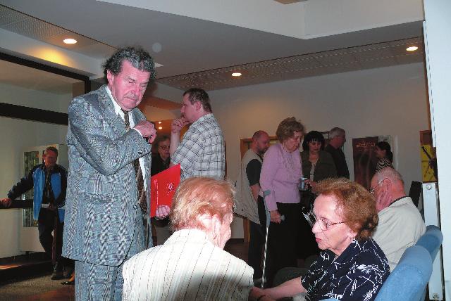 Neformální rozhovor poroty ve zkušebně ZUŠ poslední den 49.