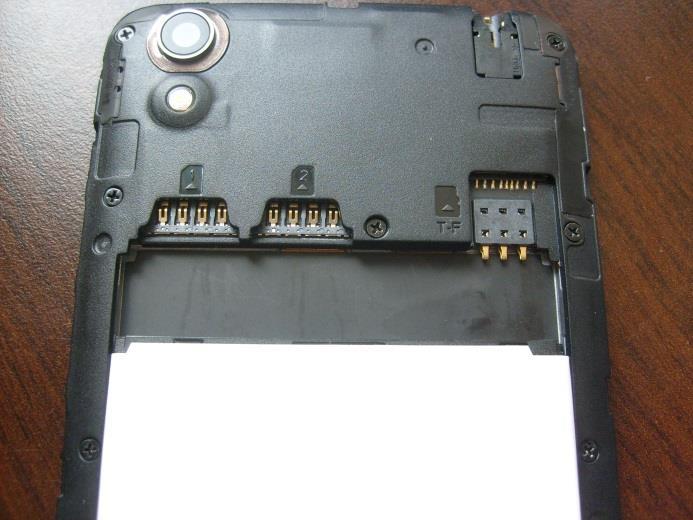 7 NABÍJENÍ TELEFONU Používejte pouze nabíječky a baterie dodávané výrobcem. Nikdy nepoužívejte nabíječky a baterie, které jsou zničené.