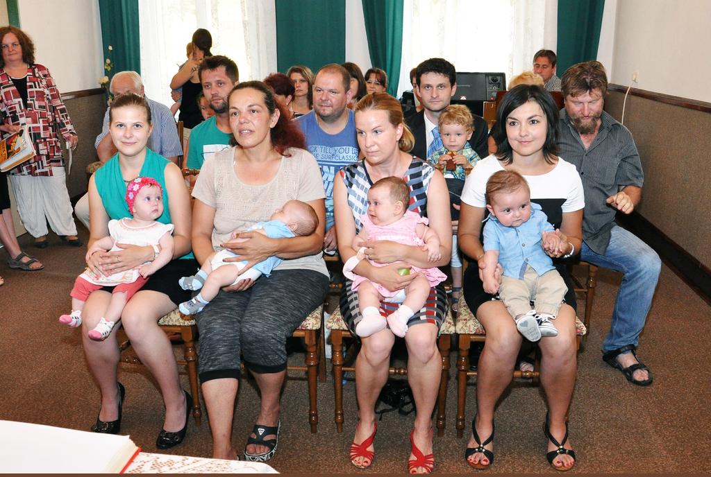 AKCE KULTURNÍ KOMISE... Vítání občánků Vážení a milí spoluobčané, dovolte mi, abych Vás v tomto letním vydání ských listů informovala o troufám si říct nejen pro mne velice příjemné akci Vítání občánků.