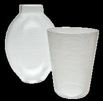 , 2 ks, čiré sklo s bílou natavenou nití, výška 15 a 20,5 cm, 2 oťuky dohromady 4 000 Kč / 148 Lit.