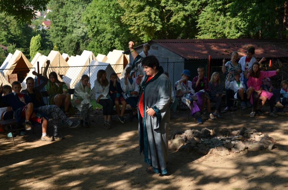 70 Foto 6: Nástup na pionýrském táboře obecně není řízen striktně danými pravidly ani rituály.