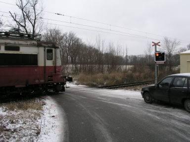 V jednom případu došlo ke zranění cestujícího při uvolnění součástí, která odlétla z jedoucího drážního vozidla (viz následující kapitola).