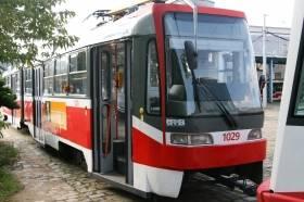 Při MU nedošlo k újmě na zdraví a celková škoda byla vyčíslena na 88 tisíc korun. Nehoda na téměř hodiny zcela zablokovala trať Praha Beroun.