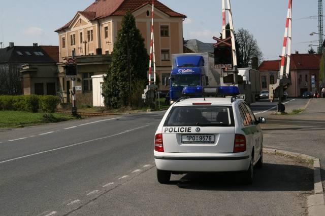 Policie ČR pak monitorovala chování řidičů na těchto přejezdech. Během tří dní, kdy akce probíhala, bylo zjištěno na 5 přejezdech celkem 78 přestupků.