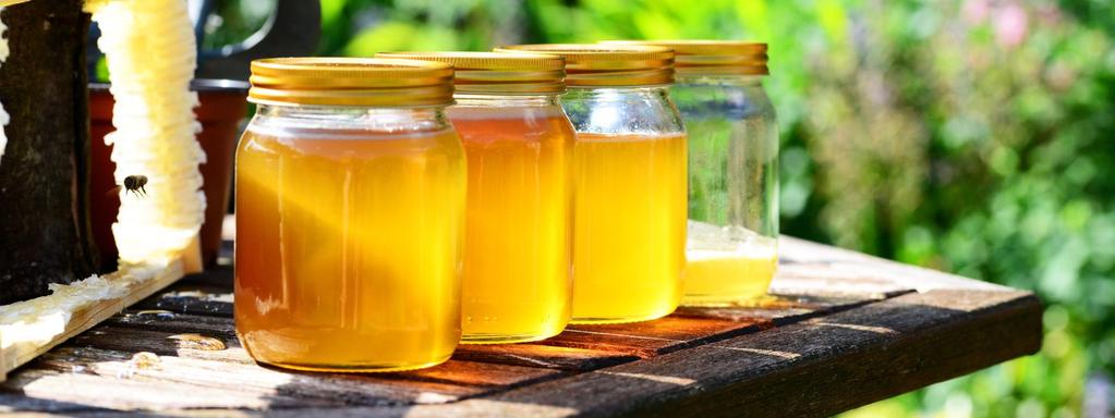 4. PRODEJ A ZPRACOVÁNÍ MEDU Prodej medu od vlastních včel Aniž by byl schválen nebo registrován jako potravinářský podnik, může chovatel včel uvádět na trh malé množství medu, mateří kašičky nebo